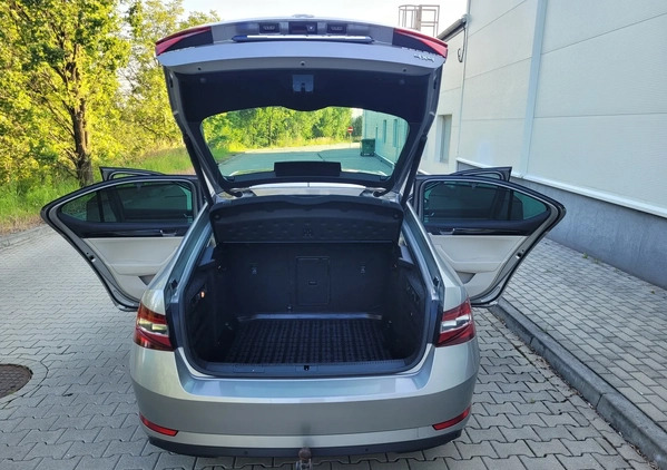 Skoda Superb cena 68000 przebieg: 268000, rok produkcji 2015 z Cieszyn małe 781